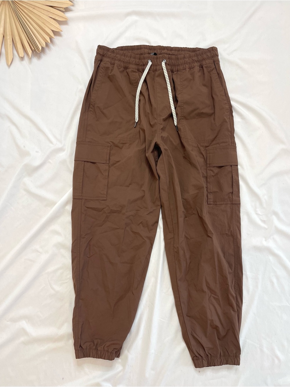 Vuori Birch Pepper Brown Cargo Pocket Joggers Hiking Sweatpants Size Large